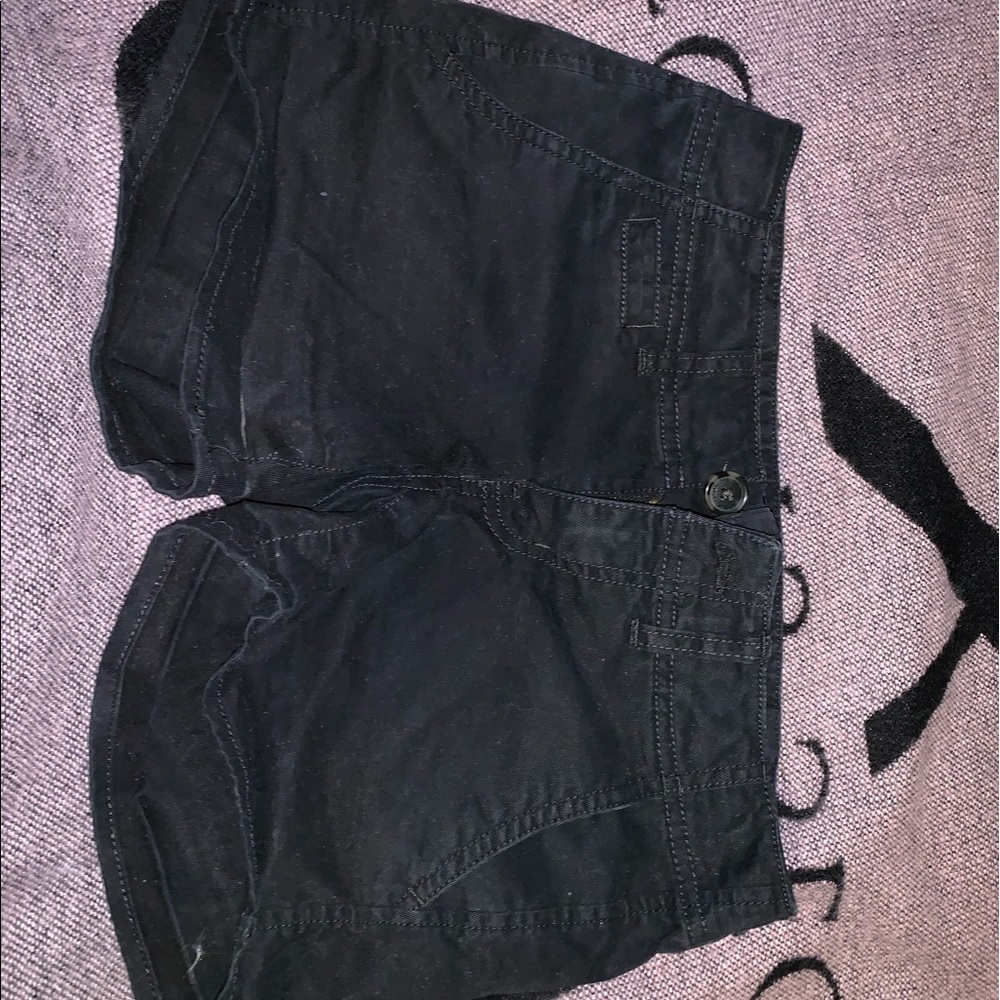 Cute black shorts!